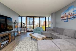 929 N Astor St Unit 807, Milwaukee, WI 53202