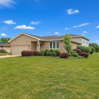 725 Seminary Dr, Dyer, IN 46311