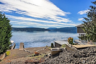 672 W Lake Sammamish Pkwy NE, Bellevue, WA 98008