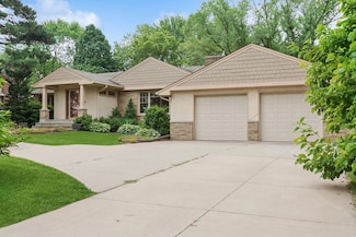 2280 Highway 36 W, Saint Paul, MN 55113