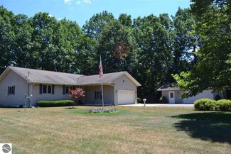 8804 N Lumberjack Rd, Riverdale, MI 48877