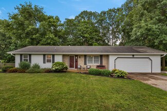1201 Sandra Ln, Monticello, IL 61856