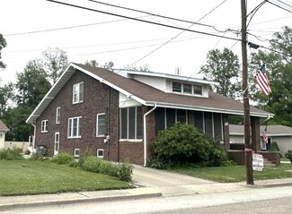 422 E 1st St S, Carlinville, IL 62626