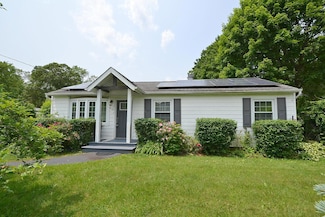 1578 N Thompson Dr, Bay Shore, NY 11706