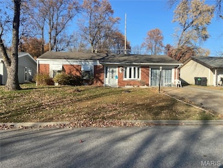 207 Primrose Ln, Fairview Heights, IL 62208