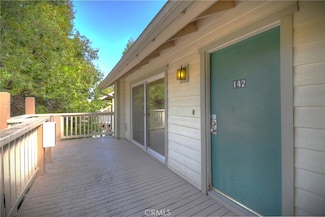 142 Rockledge Ln, Lake Arrowhead, CA 92352