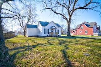 177 W Montgomery St, Niantic, IL 62551