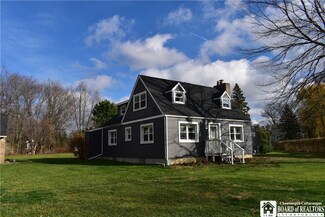 5225 Bay View Rd, Hamburg, NY 14075