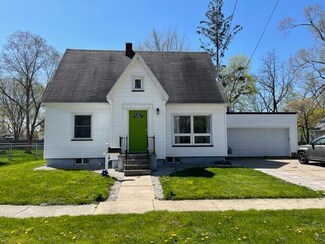 28 E Oak St, Fremont, MI 49412