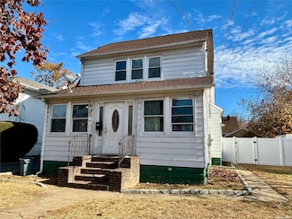 18 Perry St, Hempstead, NY 11550