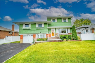 28 Chance St, Hicksville, NY 11801