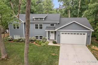 8571 Cochise Dr, Howard City, MI 49329