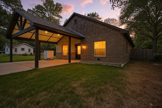 1007 E 1st St, Mount Pleasant, TX 75455