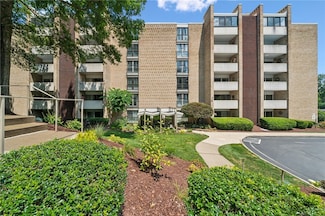 53 Highland Rd Unit 403-404, Bethel Park, PA 15102
