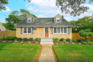 176 Melville Rd, Huntington Station, NY 11746