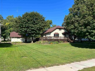 125 3rd St N, Maynard, IA 50655