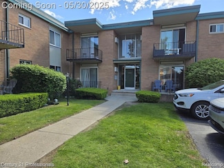 1942 Axtell Dr, Troy, MI 48084