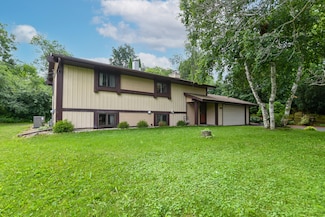 5790 S Street Andrews Dr, New Berlin, WI 53146