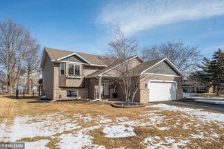 305 Jesse James Ln, Mahtomedi, MN 55115