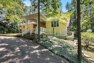 6000 Cascade Rd SE, Grand Rapids, MI 49546