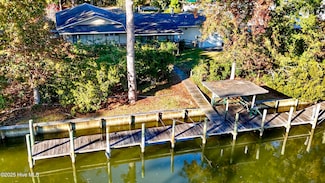 1214 Lupton Dr, Oriental, NC 28571