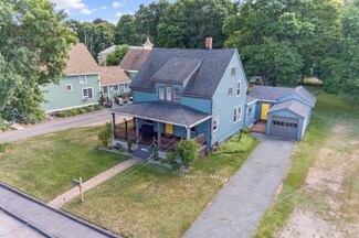58 Grove St, Lynnfield, MA 01940