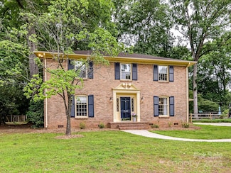 1049 Regency Dr, Charlotte, NC 28211