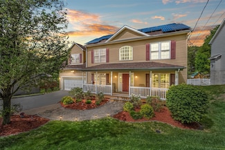 2039 Oakwood Dr, Peekskill, NY 10566