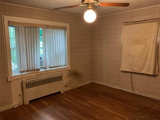 255 N Chestnut St, Massapequa, NY 11758