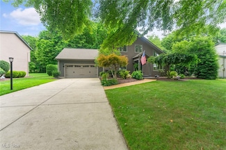 8465 Hilltop Dr, Youngstown, OH 44514