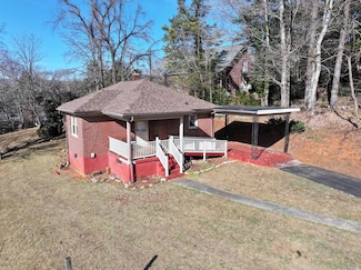318 W Blue Ridge St, Stuart, VA 24171