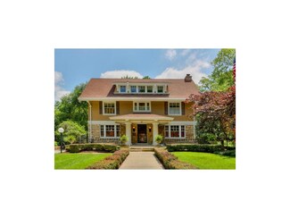 67 Janssen Place, Kansas City, MO 64109