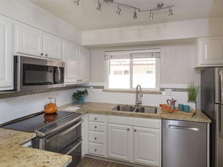 3158 Middlefield Rd, Palo Alto, CA 94306