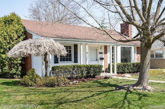 15526 Buckingham Ave, Beverly Hills, MI 48025