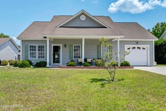 112 N Palm Dr, Winnabow, NC 28479