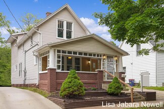 29 Travis St NE, Grand Rapids, MI 49505