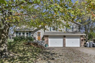 8706 Linda Ln, Pleasant Valley, MO 64068