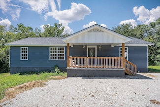 227 Oakwood St, Sparta, TN 38583