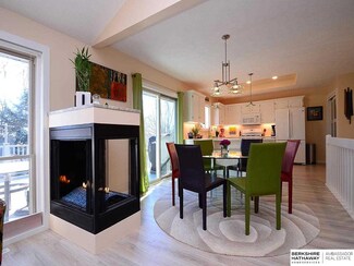 1607 S Madison Cir, Papillion, NE 68046