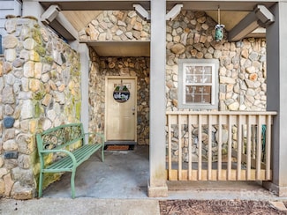 142 Stonecrest Ct, Lake Lure, NC 28746