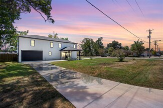 214 N Oak St, Sweeny, TX 77480