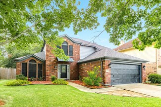 104 Papaya St, Lake Jackson, TX 77566