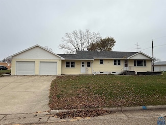 501 Ash St, Ireton, IA 51027
