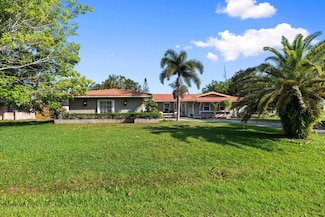 184 NE Caprona Ave, Port Saint Lucie, FL 34983