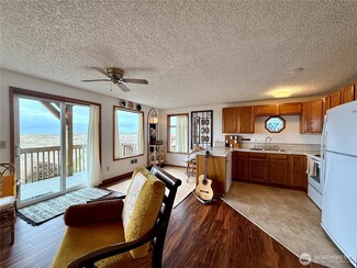 1311 Ocean Shores Blvd SW Unit 3, Ocean Shores, WA 98569