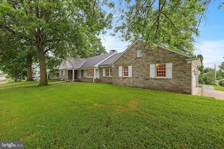 915 Fairview Ave, Gettysburg, PA 17325