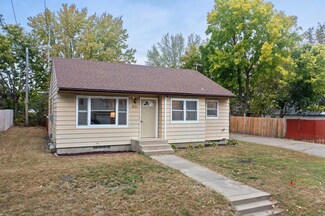 821 Stoughton Ave, Chaska, MN 55318