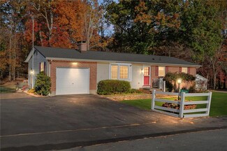 212 Lancelot Dr, Stroudsburg, PA 18360