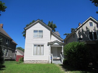 617 S Lincoln Ave, Aurora, IL 60505