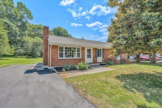 4566 Girard Dr, Roanoke, VA 24018